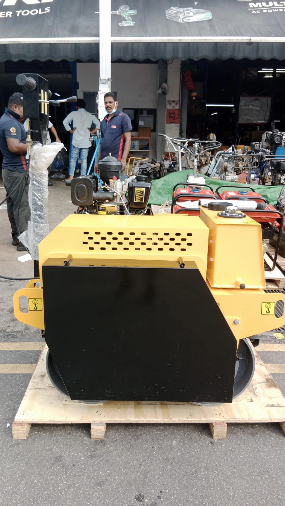 Aiko Road Roller 6Hp 550Kg CF178F Air-Cooled Diesel Engine (Mikasa Green) | Model : SVR-550