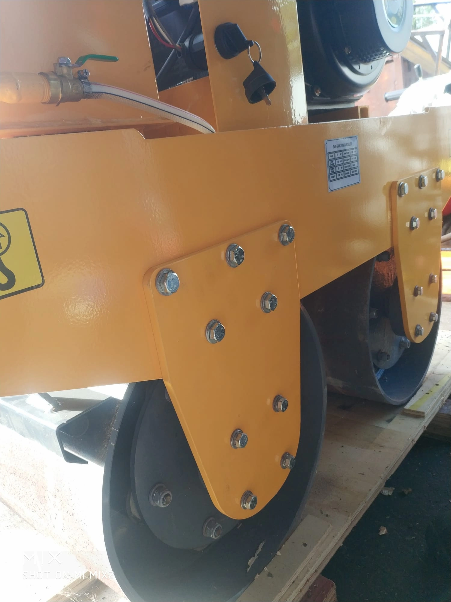 Aiko Road Roller 6Hp 550Kg CF178F Air-Cooled Diesel Engine (Mikasa Green) | Model : SVR-550