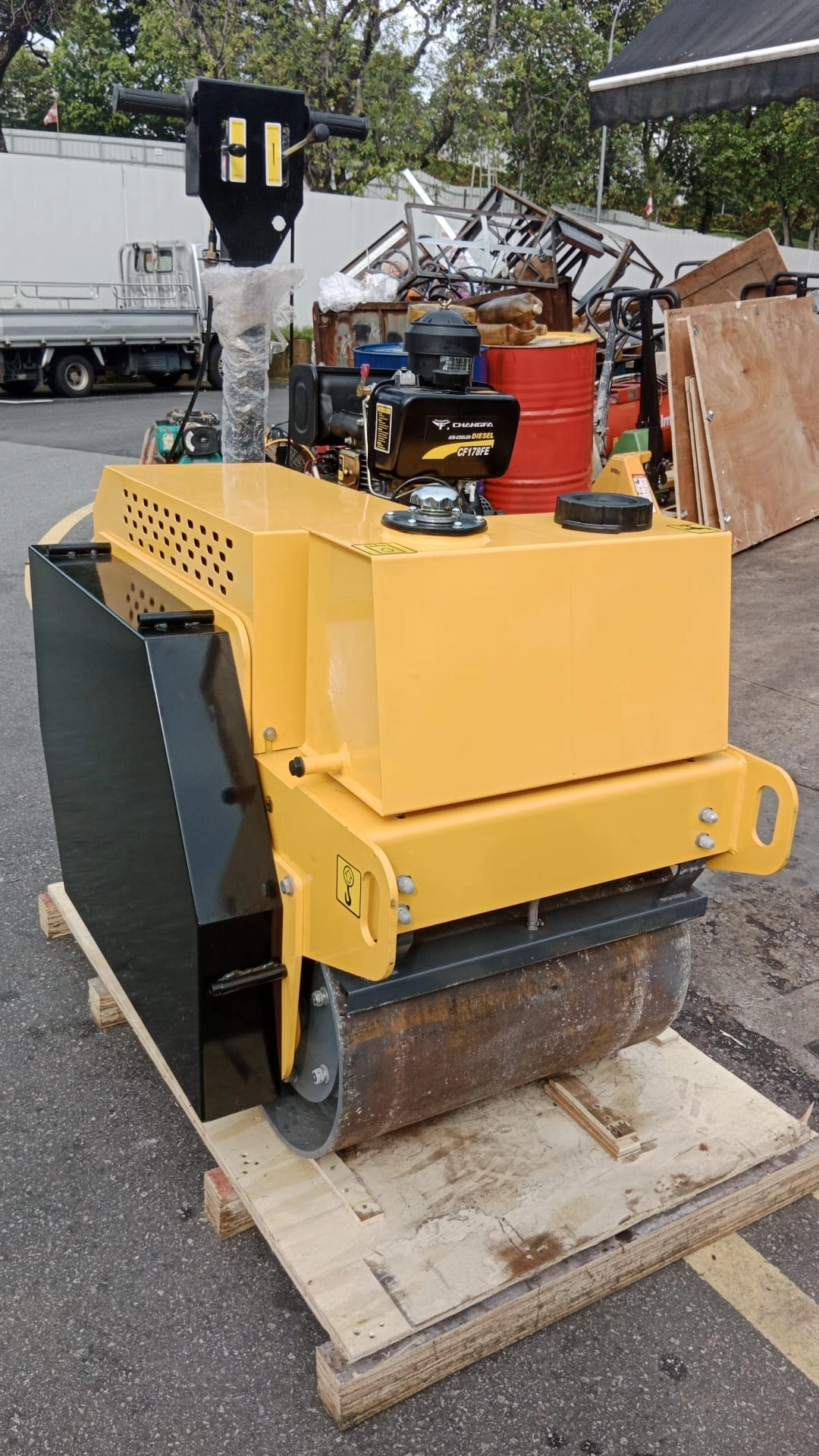 Aiko Road Roller 6Hp 550Kg CF178F Air-Cooled Diesel Engine (Mikasa Green) | Model : SVR-550