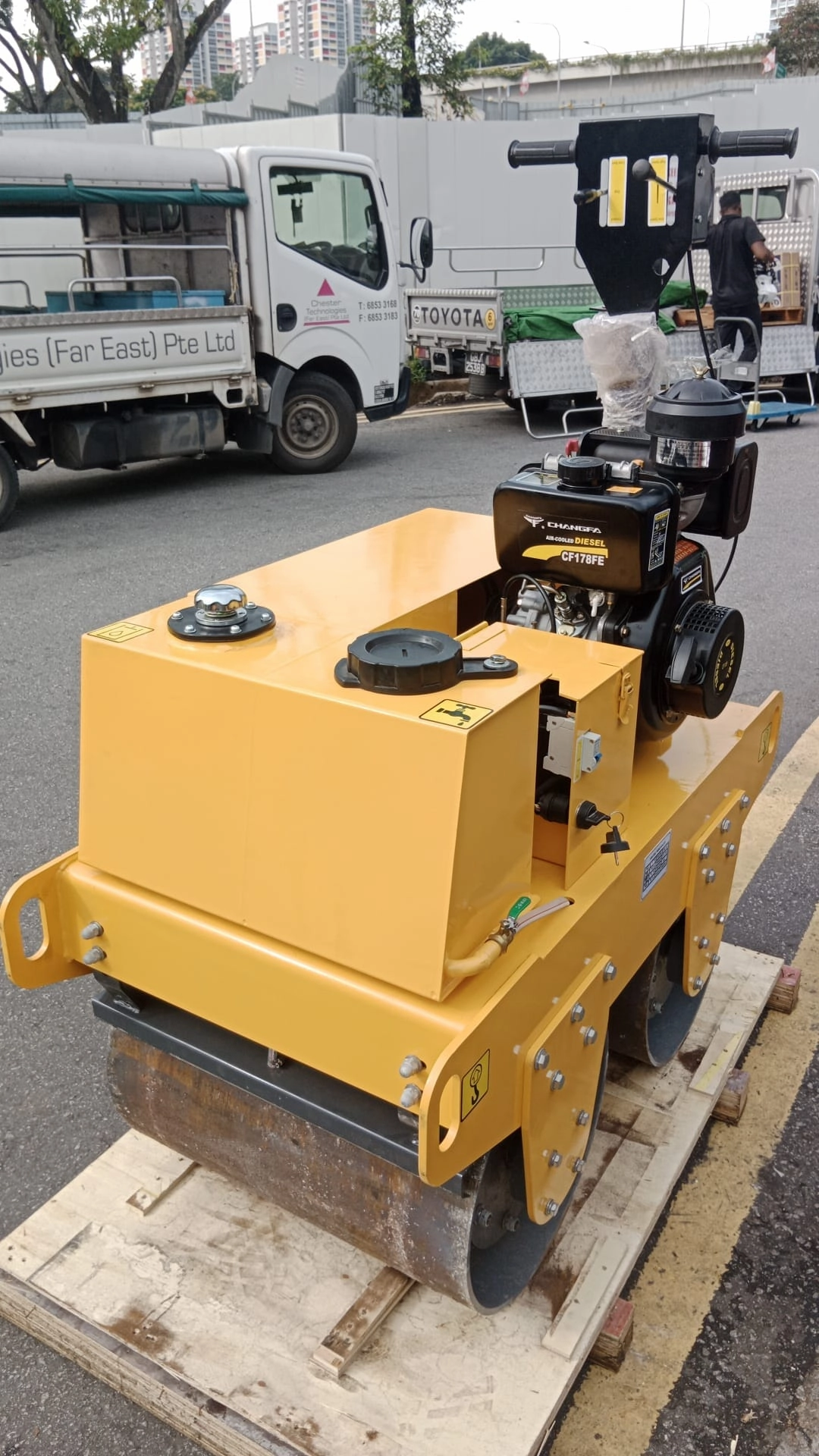 Aiko Road Roller 6Hp 550Kg CF178F Air-Cooled Diesel Engine (Mikasa Green) | Model : SVR-550