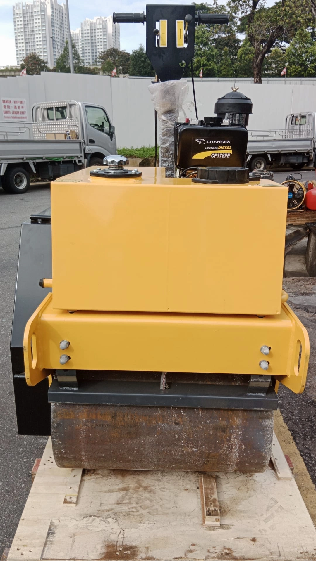 Aiko Road Roller 6Hp 550Kg CF178F Air-Cooled Diesel Engine (Mikasa Green) | Model : SVR-550