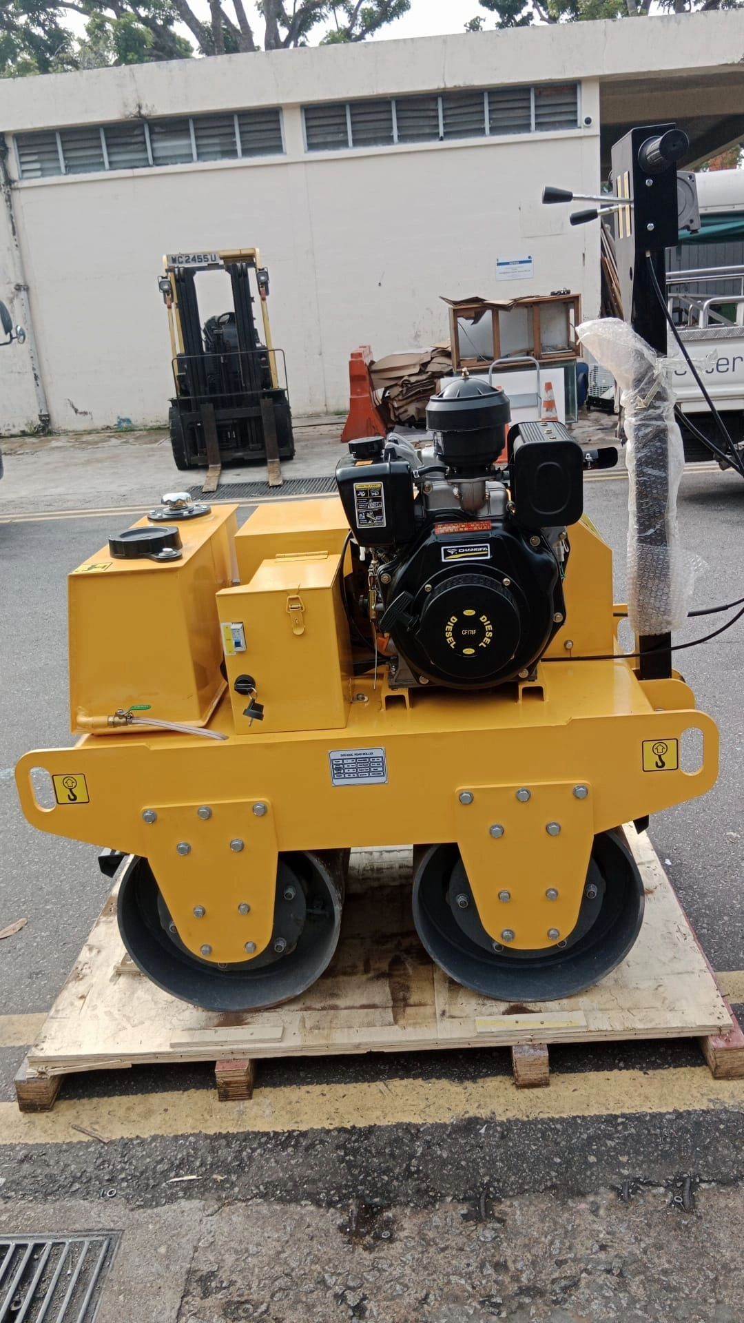 Aiko Road Roller 6Hp 550Kg CF178F Air-Cooled Diesel Engine (Mikasa Green) | Model : SVR-550