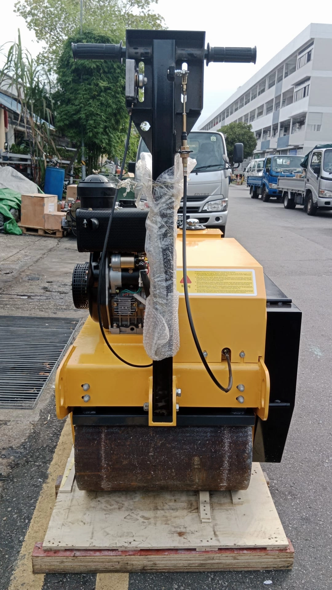 Aiko Road Roller 6Hp 550Kg CF178F Air-Cooled Diesel Engine (Mikasa Green) | Model : SVR-550