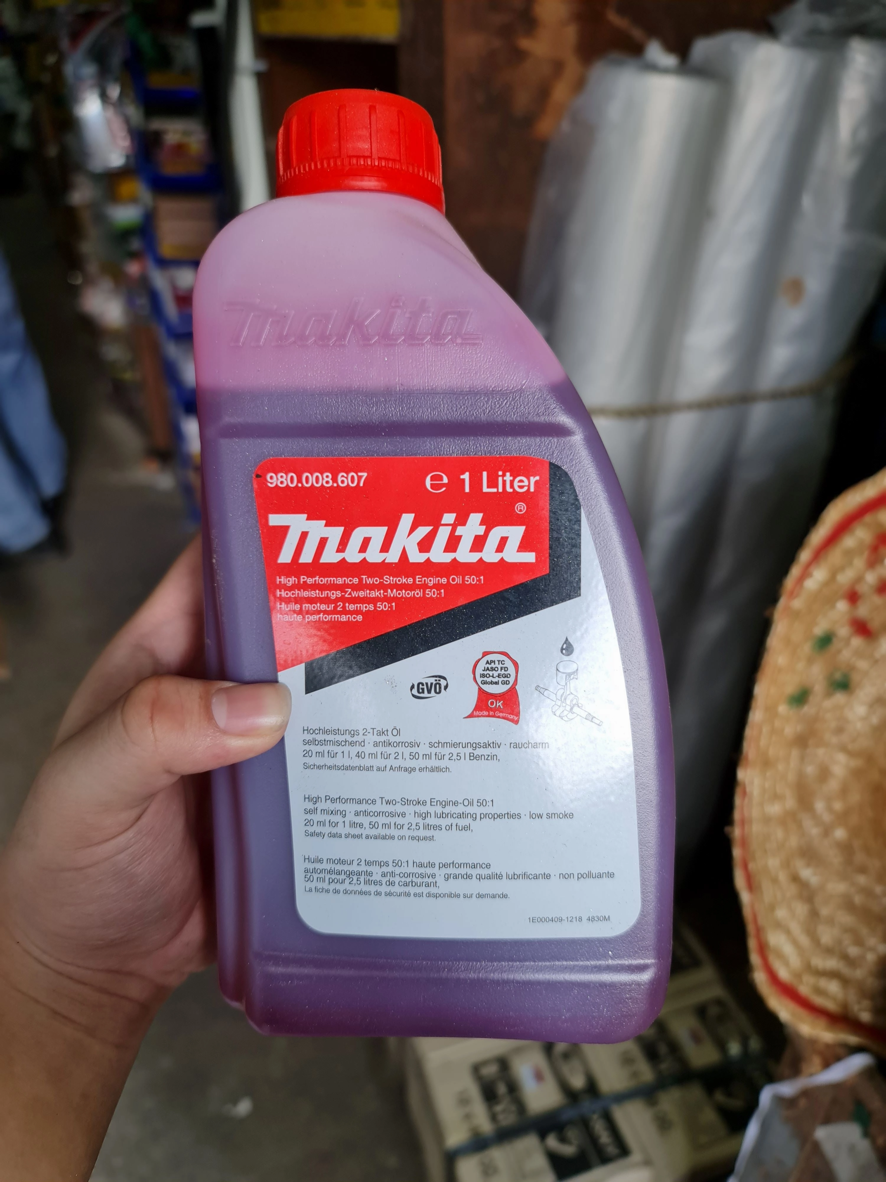 MAKITA 2 Cycle 2T Engine Oil 1L | Model: M*980008607