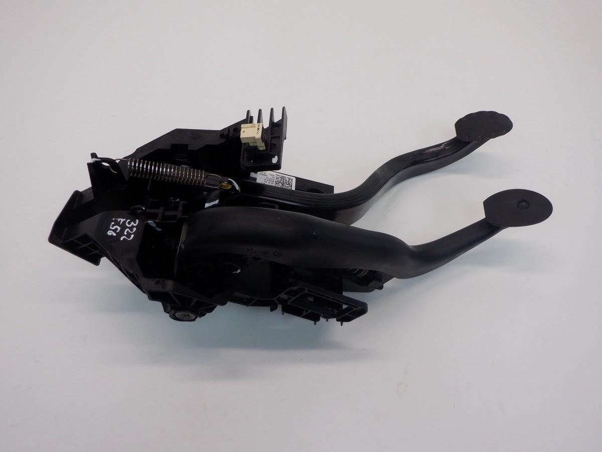 Mini Cooper Manual Transmission Clutch and Brake Pedal Set 14-19 F5x F60 35006870827
